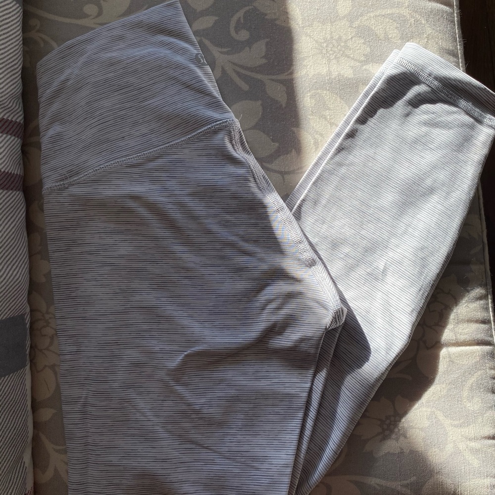 Lululemon Wunder Under 25”